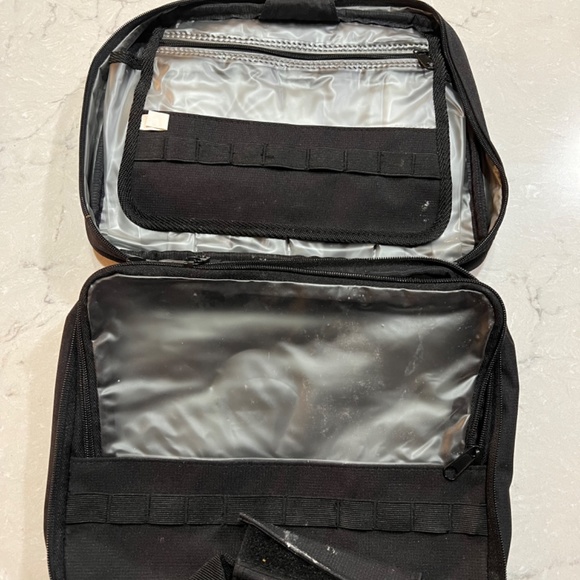 Black hanging canvas toiletry bag waterproof pockets - Picture 3 of 4